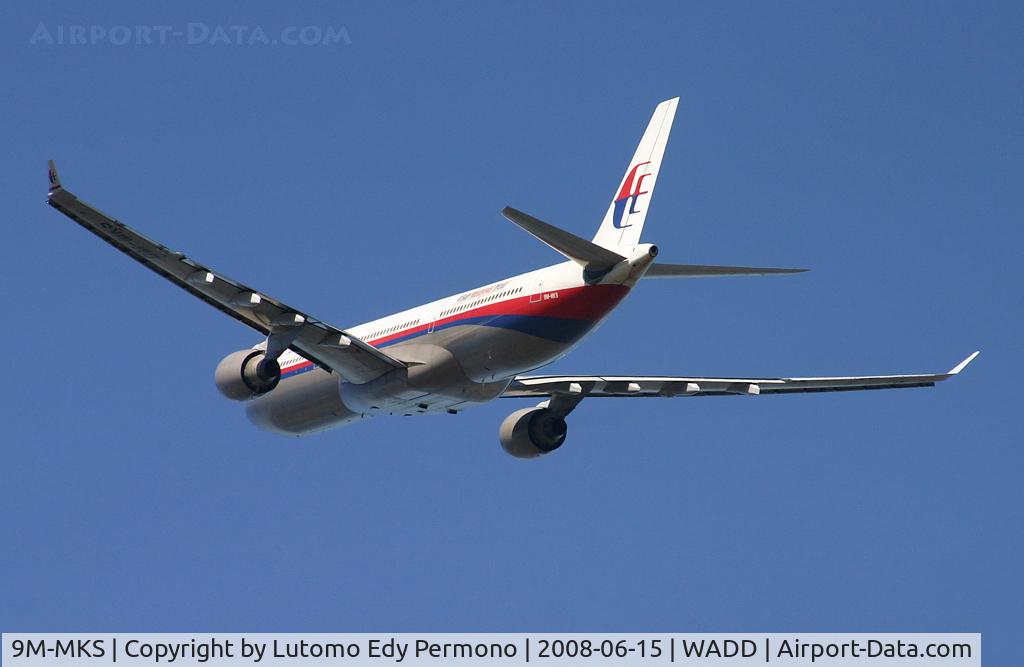 9M-MKS, 1996 Airbus A330-322 C/N 143, Malaysia Airlines