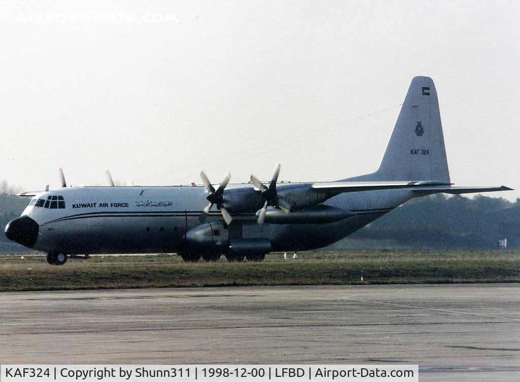 KAF324, 1983 Lockheed L-100-30 Hercules (L-382G) C/N 382-4953, Rolling to the Cargo area...
