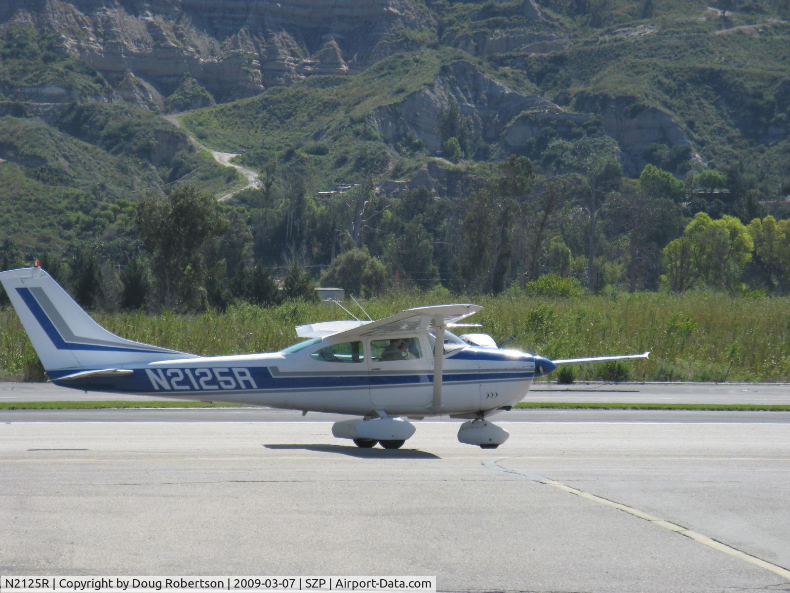 N2125R, 1964 Cessna 182G Skylane C/N 18255325, 1964 Cessna 182G SKYLANE, Continental O-470-S 230 Hp, taxi to Rwy 04