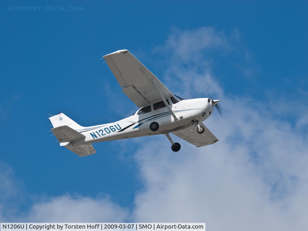 N1206U, 2006 Cessna 172S C/N 172S10417, N1206U departing from RWY 03