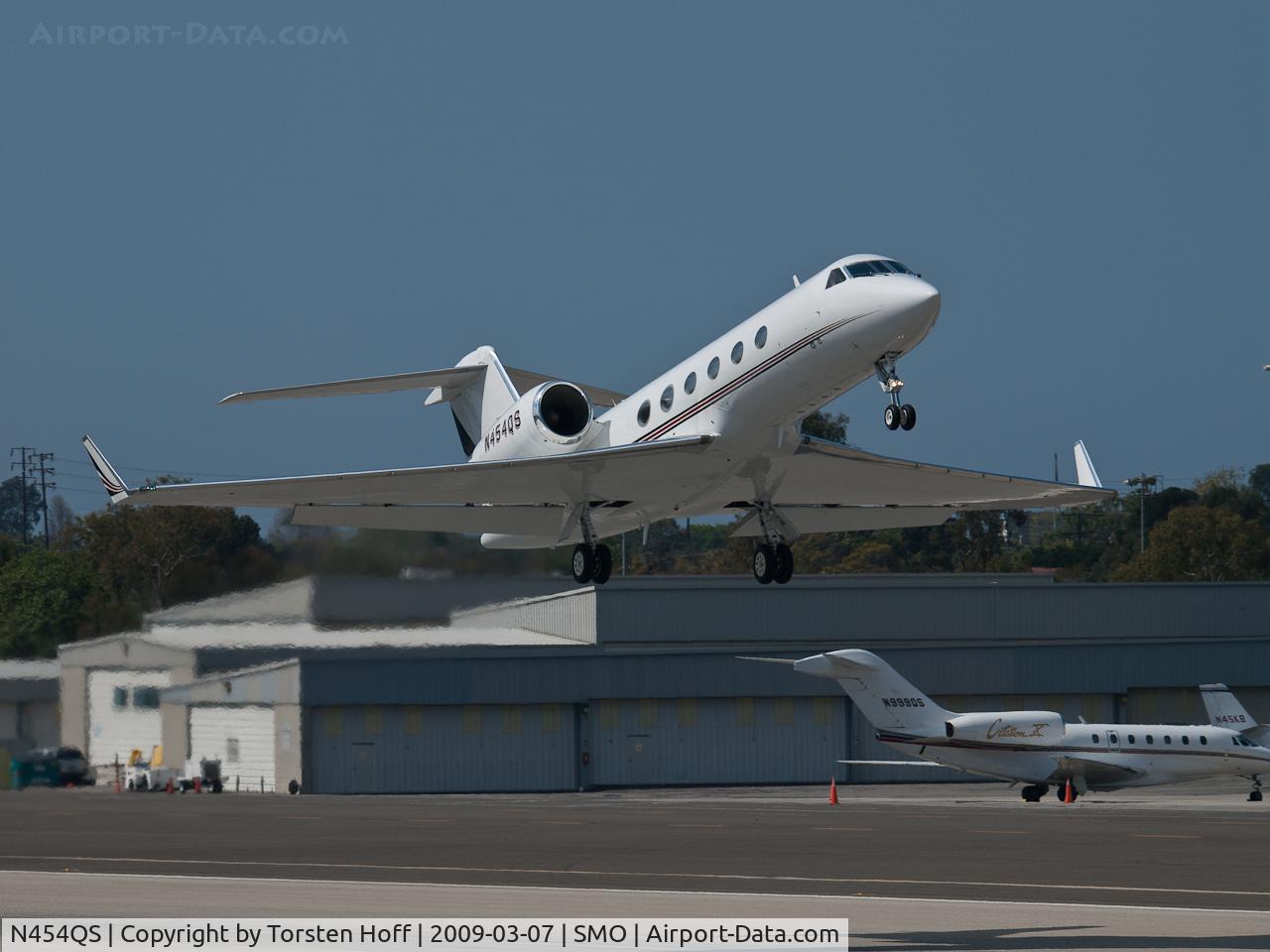 N454QS, 2001 Gulfstream Aerospace Gulfstream IV C/N 1454, N454QS departing from RWY 03