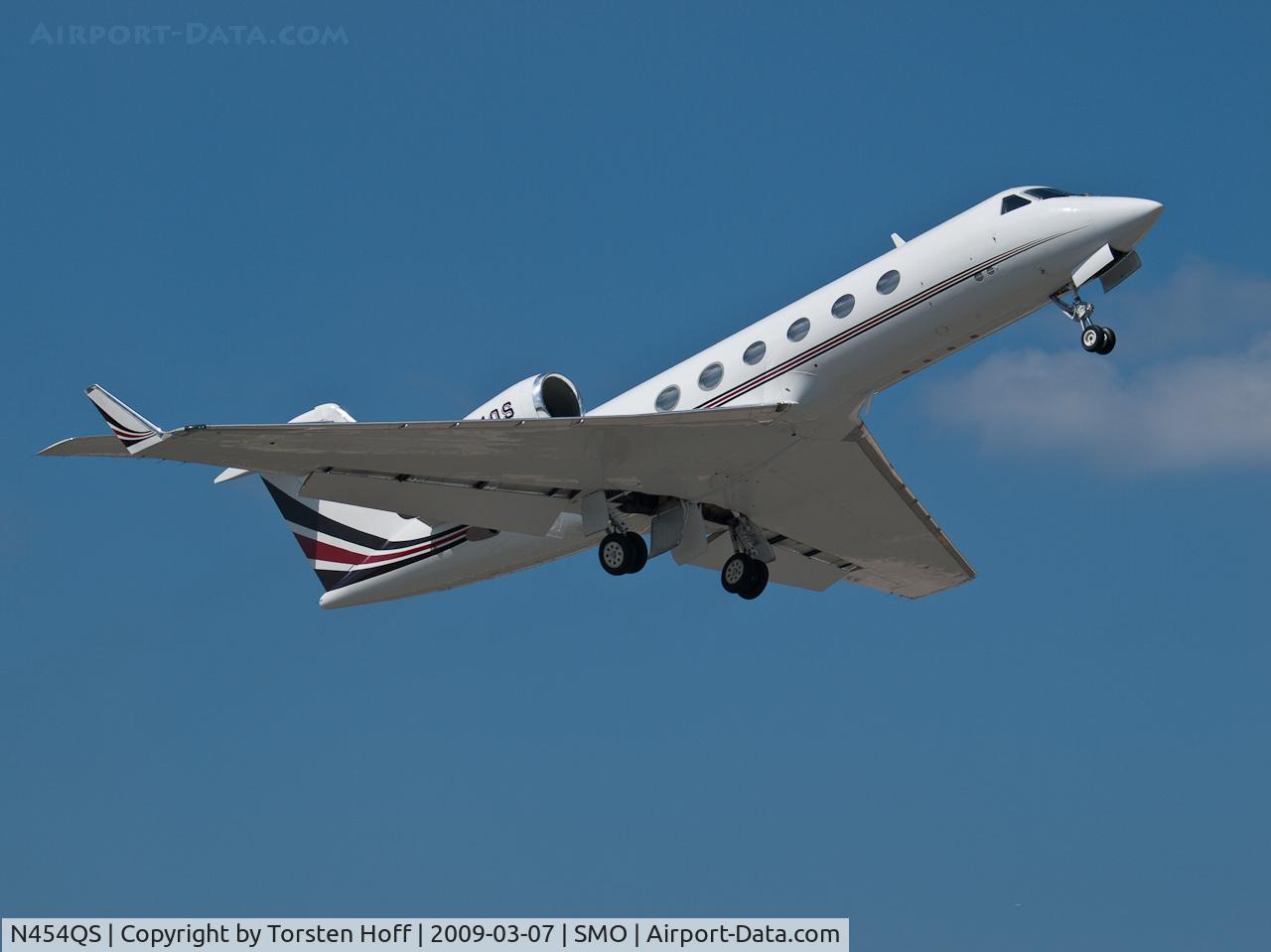 N454QS, 2001 Gulfstream Aerospace Gulfstream IV C/N 1454, N454QS departing from RWY 03