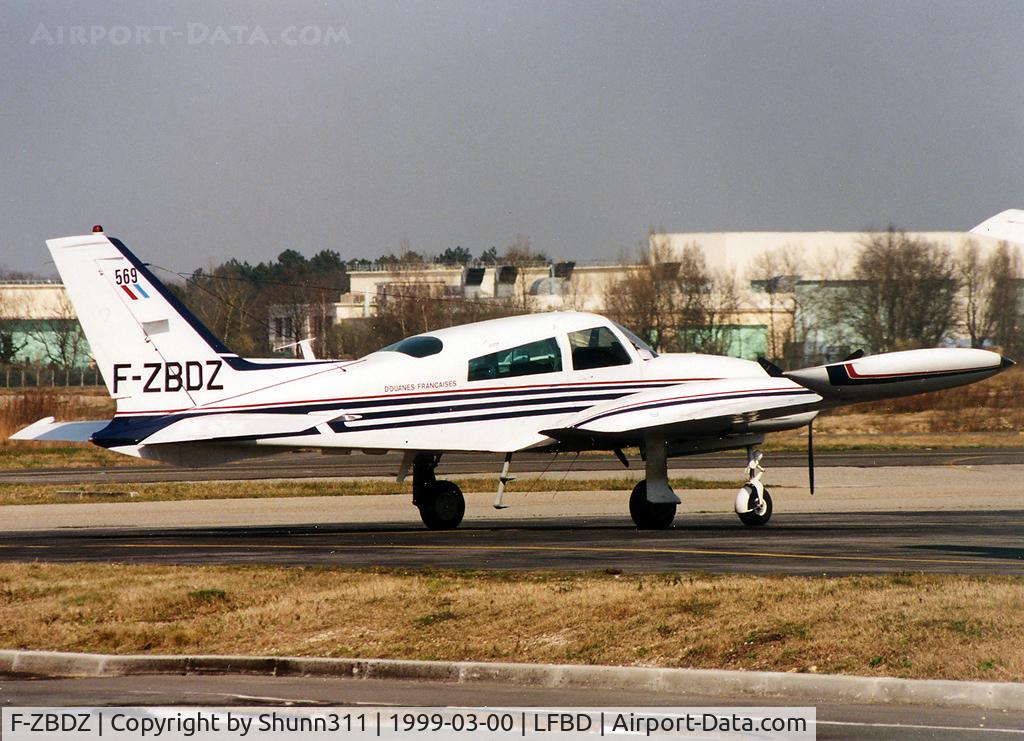 F-ZBDZ, Cessna 310R C/N 310R0569, Parked