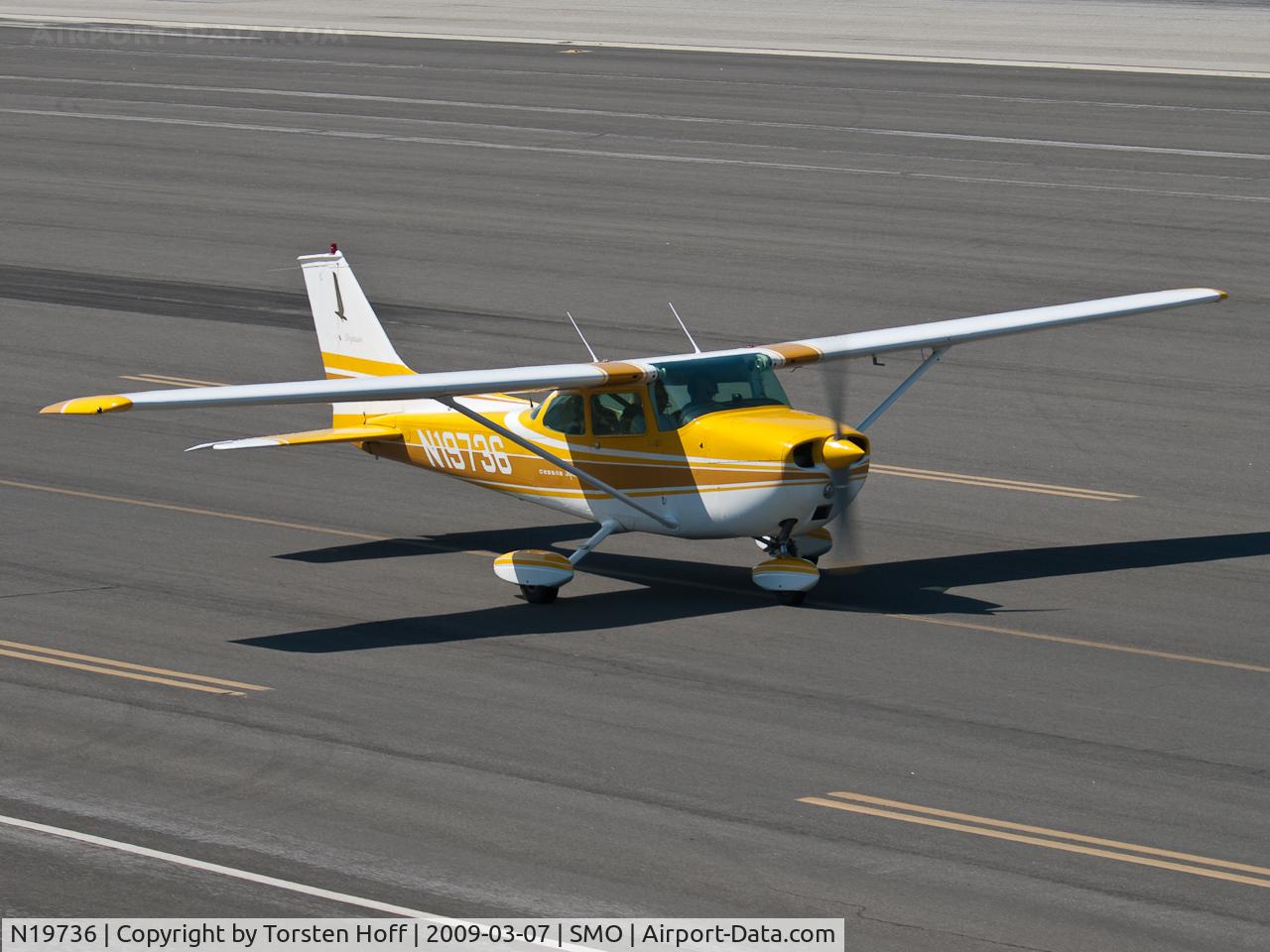 N19736, 1972 Cessna 172L C/N 17260710, N19736 taxiing