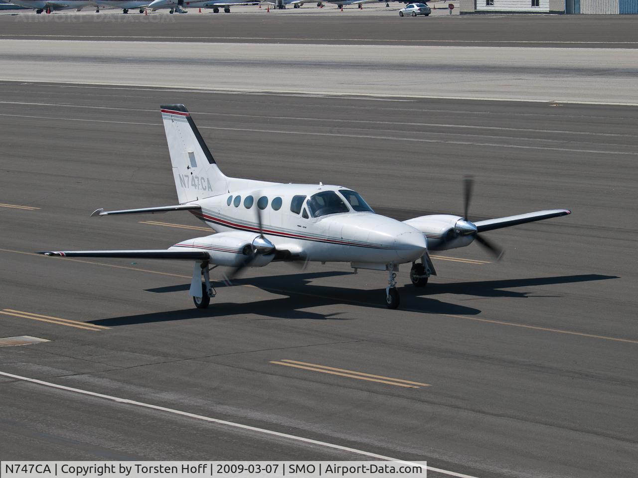N747CA, Cessna 421C Golden Eagle C/N 421C0850, N747CA taxiing