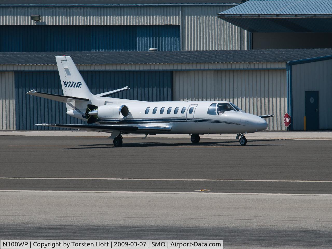 N100WP, 1990 Cessna 560 Citation V C/N 560-0073, N100WP taxiing