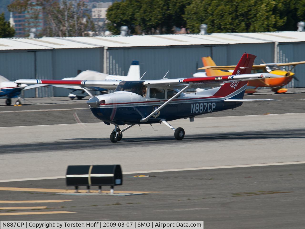N887CP, 2006 Cessna 182T Skylane C/N 18281867, N887CP departing from RWY 21