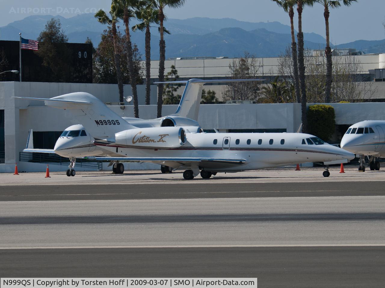 N999QS, 2002 Cessna 750 Citation X C/N 750-0203, N999QS taxiing