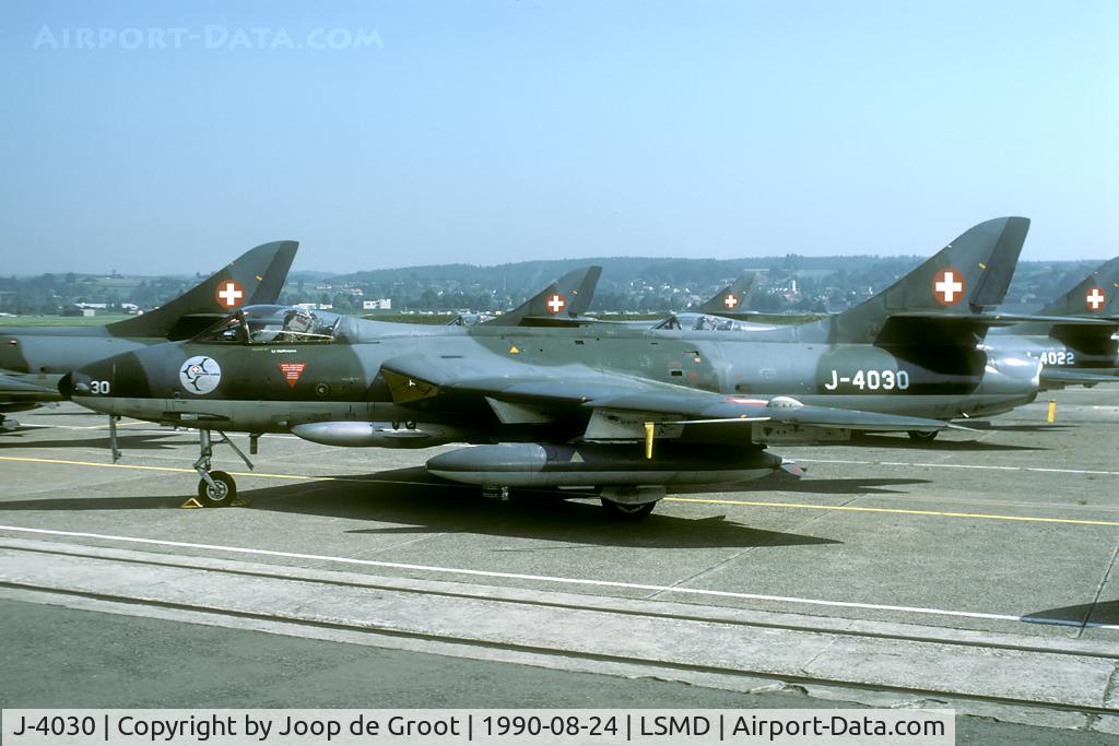 J-4030, 1958 Hawker Hunter F.58 C/N 41H-697397, For the Dubendorf AMEF Open house the entire Patrouille was parked in fron of the hangar.