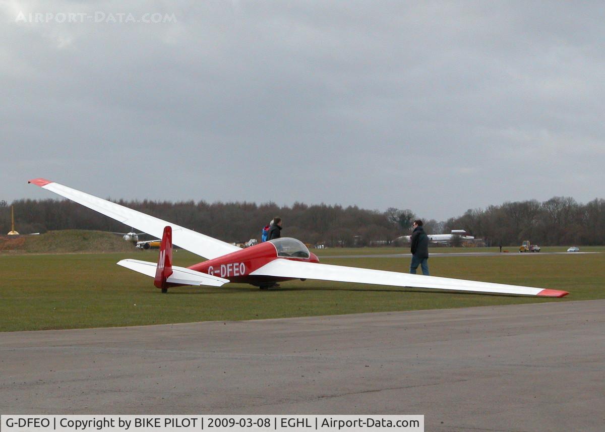 G-DFEO, 1986 Schleicher ASK-13 C/N 13650AB, JUST LANDED IN FRONT OF THE CLUB HOUSE