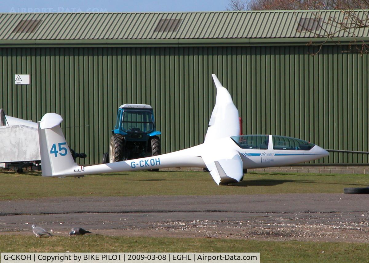 G-CKOH, 2006 DG Flugzeugbau DG-1000T C/N 10-87T25, PARKED NEXT TO THE HANGERS