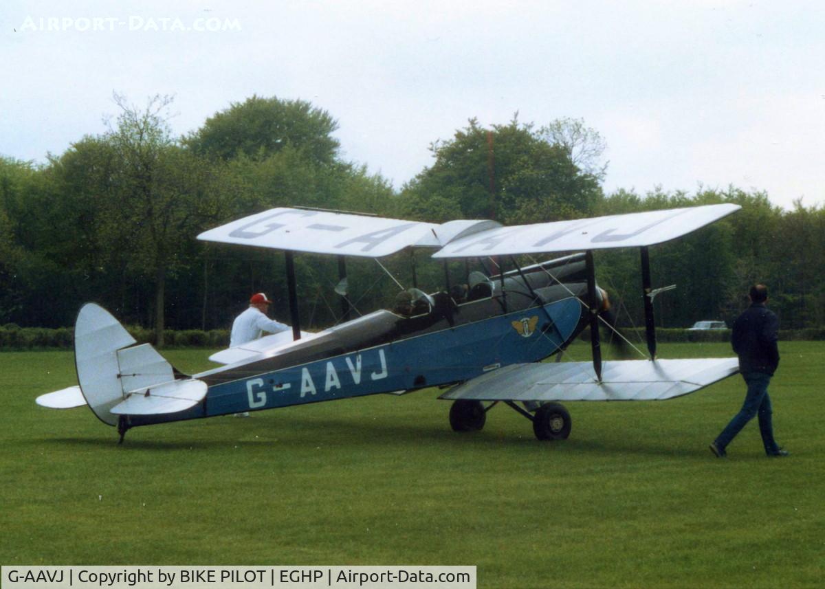 G-AAVJ, 1929 Moth Aircraft DH-60GM Gipsy Moth C/N 157, VICTOR JULIET BEING GUIDED TO IT'S PARKING SLOT