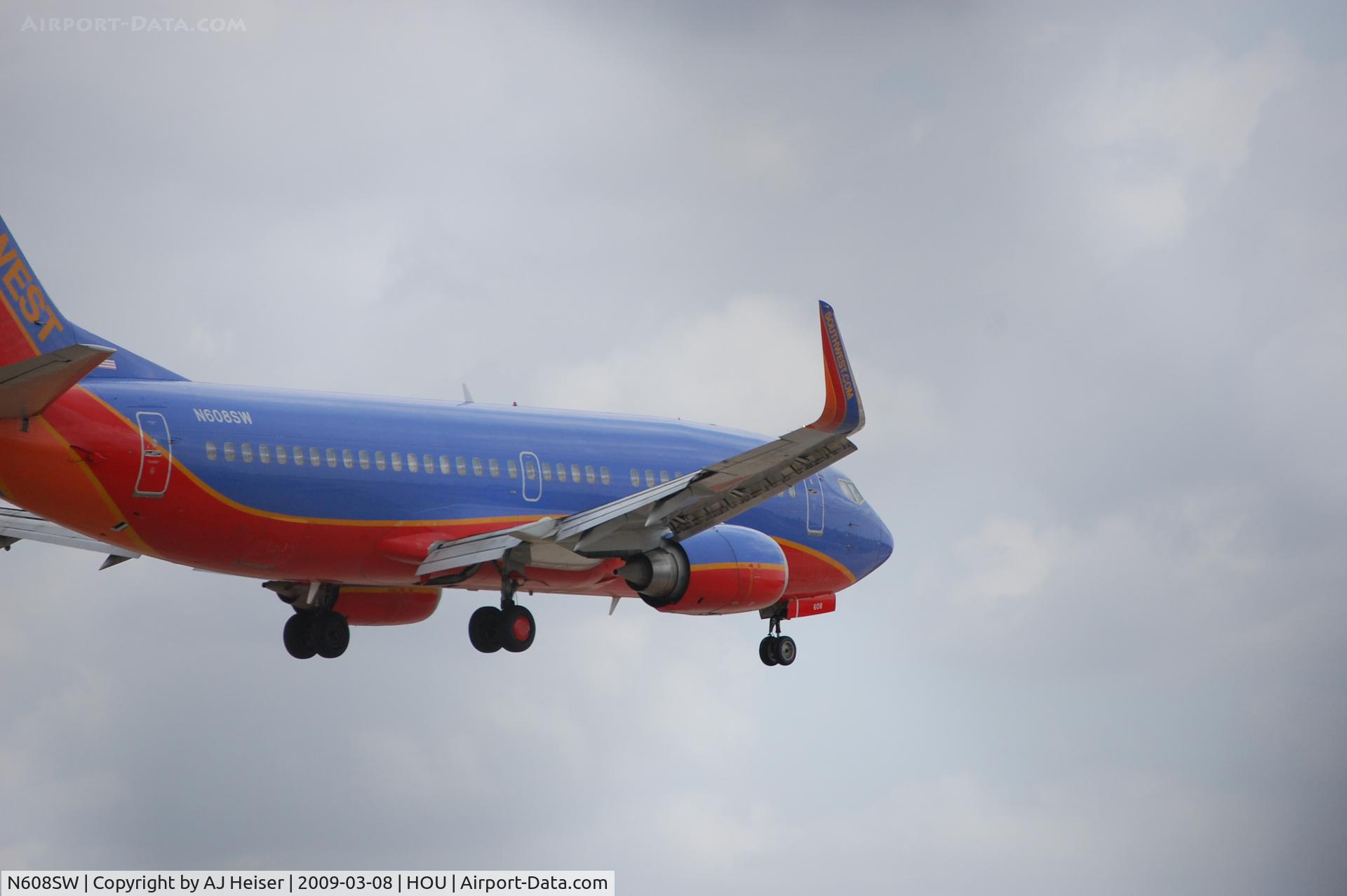 N608SW, 1995 Boeing 737-3H4 C/N 27928, N608SW taking off rwy 12R at KHOU