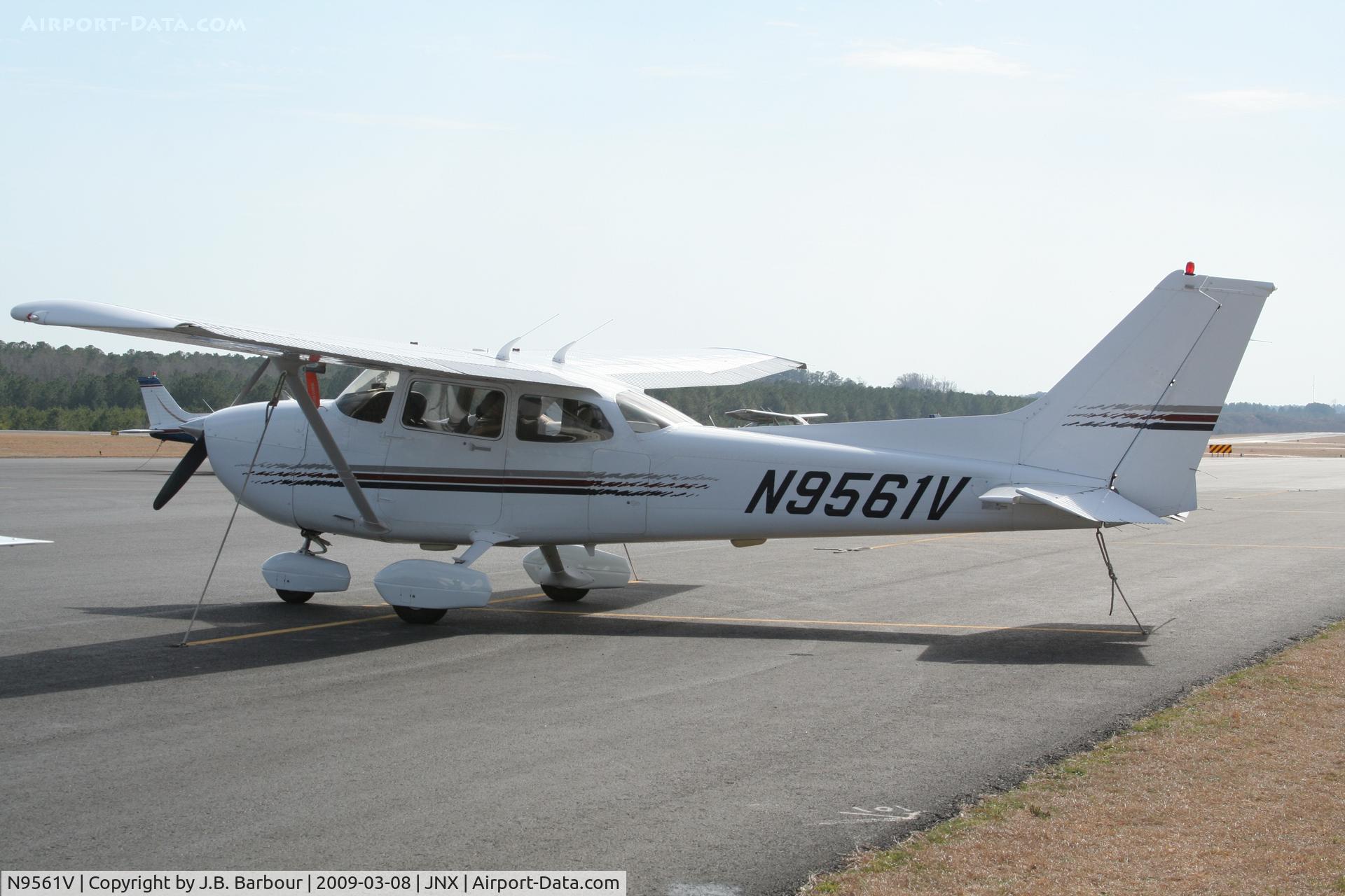 N9561V, 1998 Cessna 172R C/N 17280497, Nice ride
