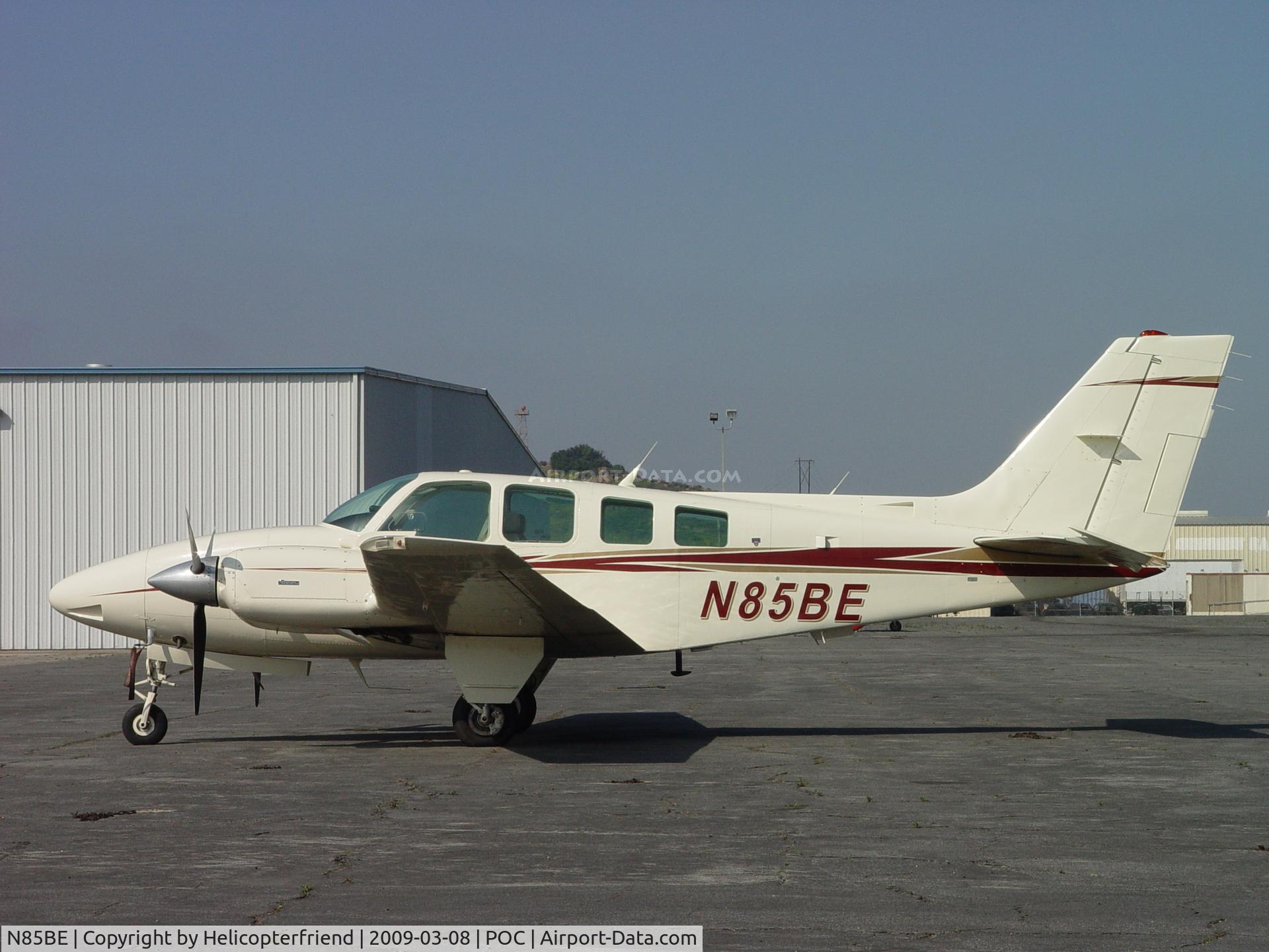 N85BE, 1986 Beech 58 Baron C/N TH-1455, Waiting at Howard Aviation