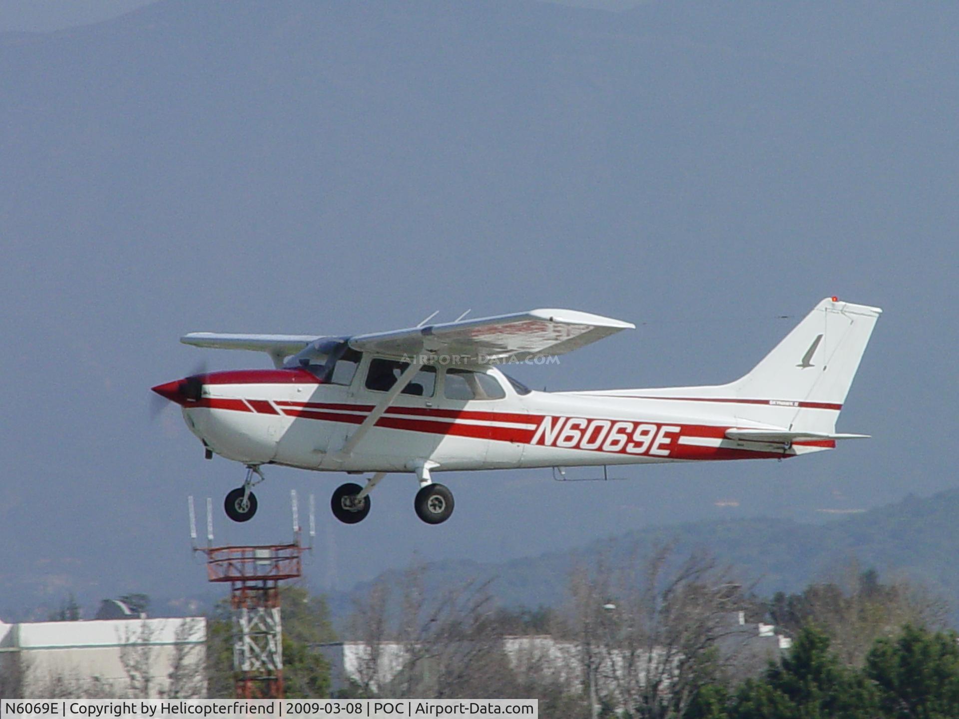 N6069E, 1978 Cessna 172N C/N 17271988, Cruising westbound from Brackett