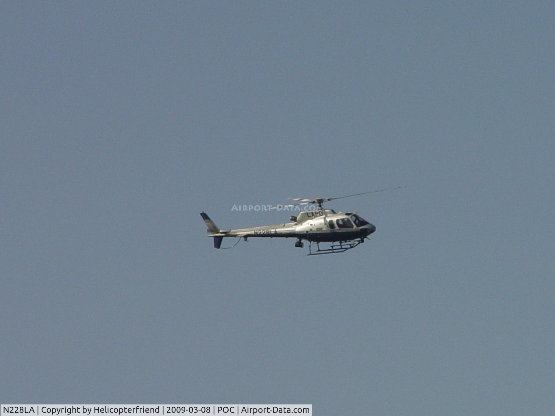N228LA, 2000 Eurocopter AS-350B-2 Ecureuil Ecureuil C/N 3316, Entering westside Brackett helipads