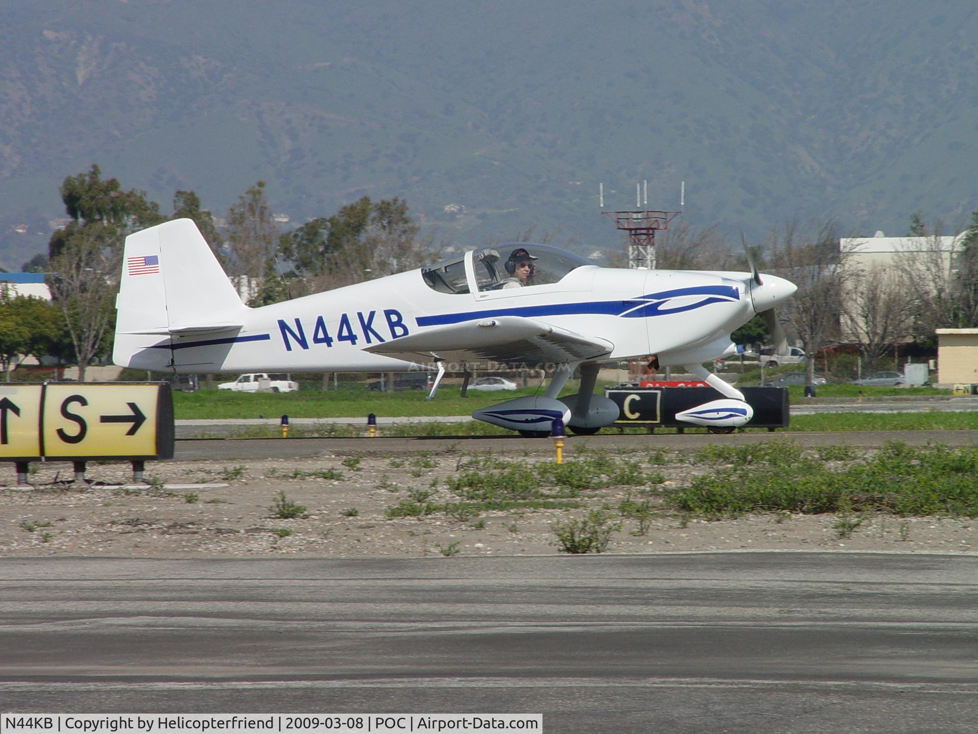 N44KB, Vans RV-6A C/N 24019, Taxiing to 26L at Brackett