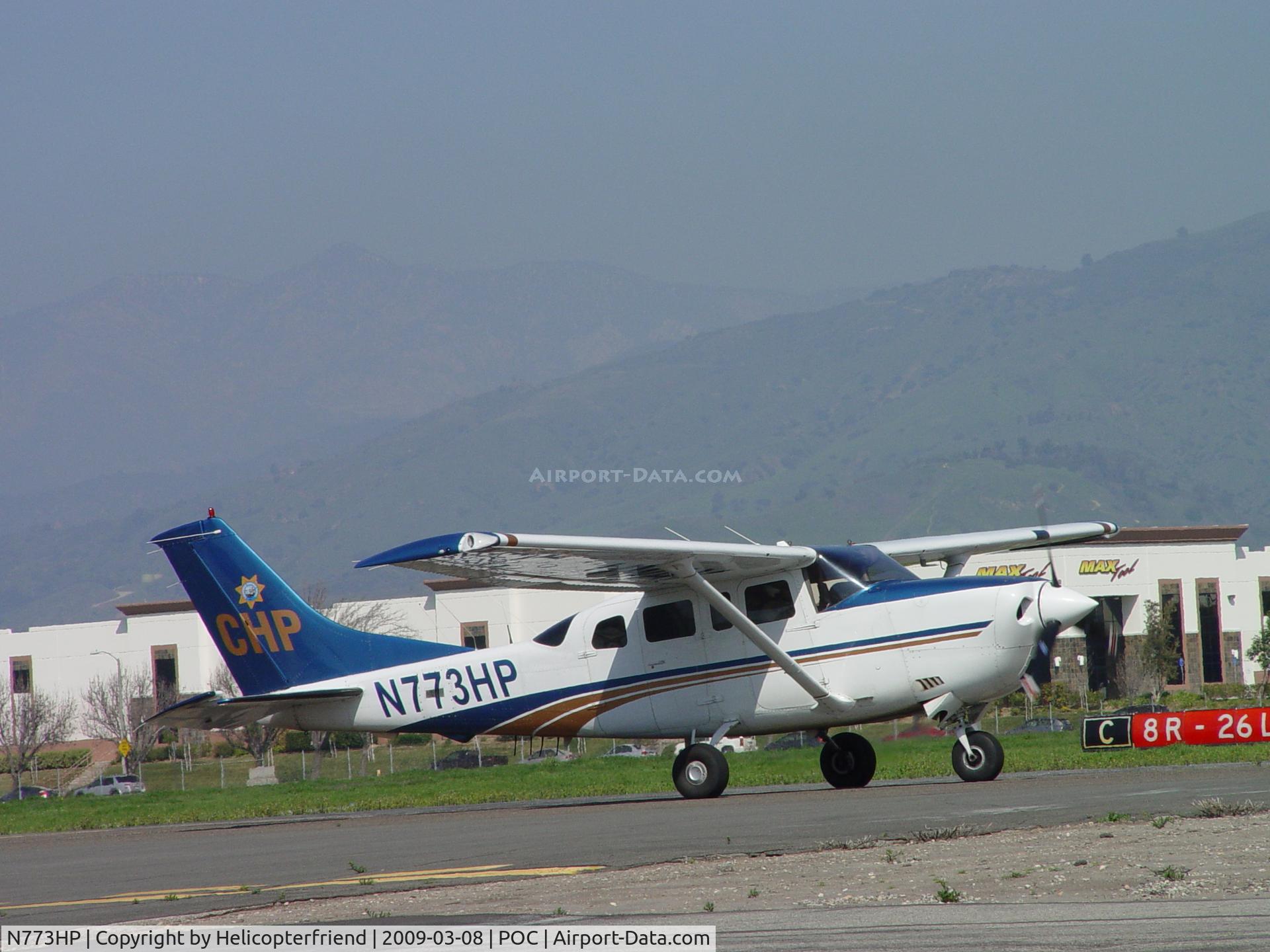 N773HP, 2000 Cessna T206H Turbo Stationair C/N T20608180, Taxiing for take off on 26L at Brackett