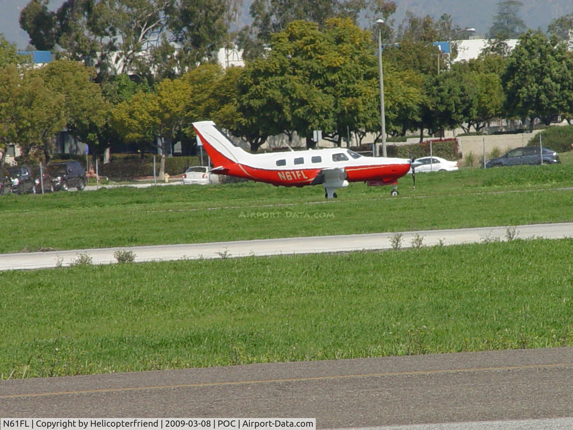 N61FL, 1989 Piper PA-46-350P Malibu Mirage C/N 4622037, Taxiing for take off on North Taxiway
