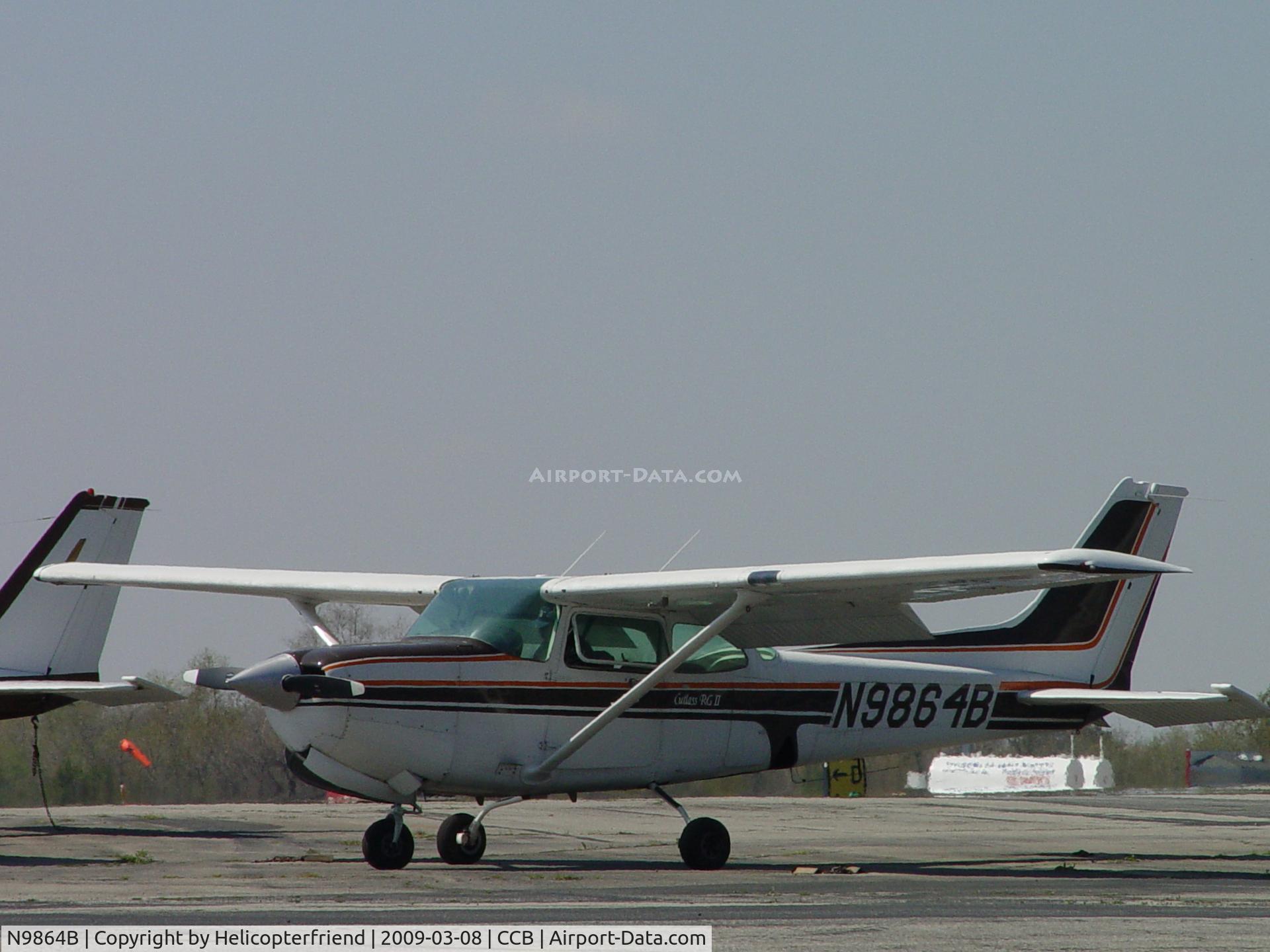 N9864B, 1982 Cessna 172RG Cutlass RG C/N 172RG1060, Parked at Cable Airport