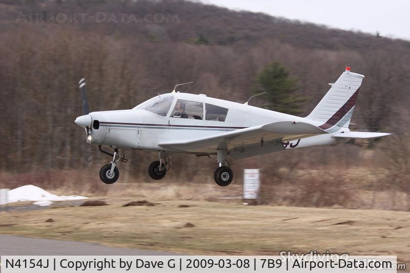 N4154J, 1966 Piper PA-28-140 C/N 28-22480, Short final at Ellington, CT
