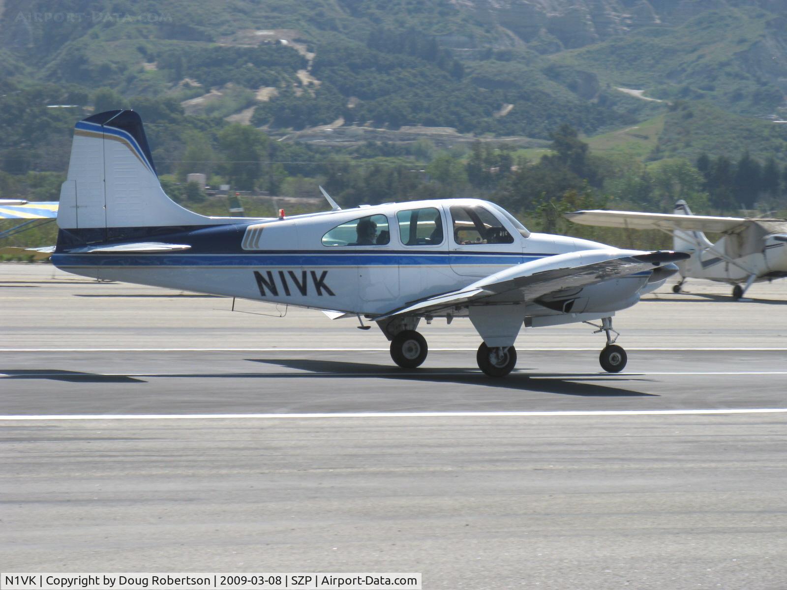 N1VK, 1960 Beech B95 Travel Air C/N TD-403, 1960 Beech B95 TRAVEL AIR, two Lycoming O&VO-360s 180 Hp each, takeoff Rwy 22