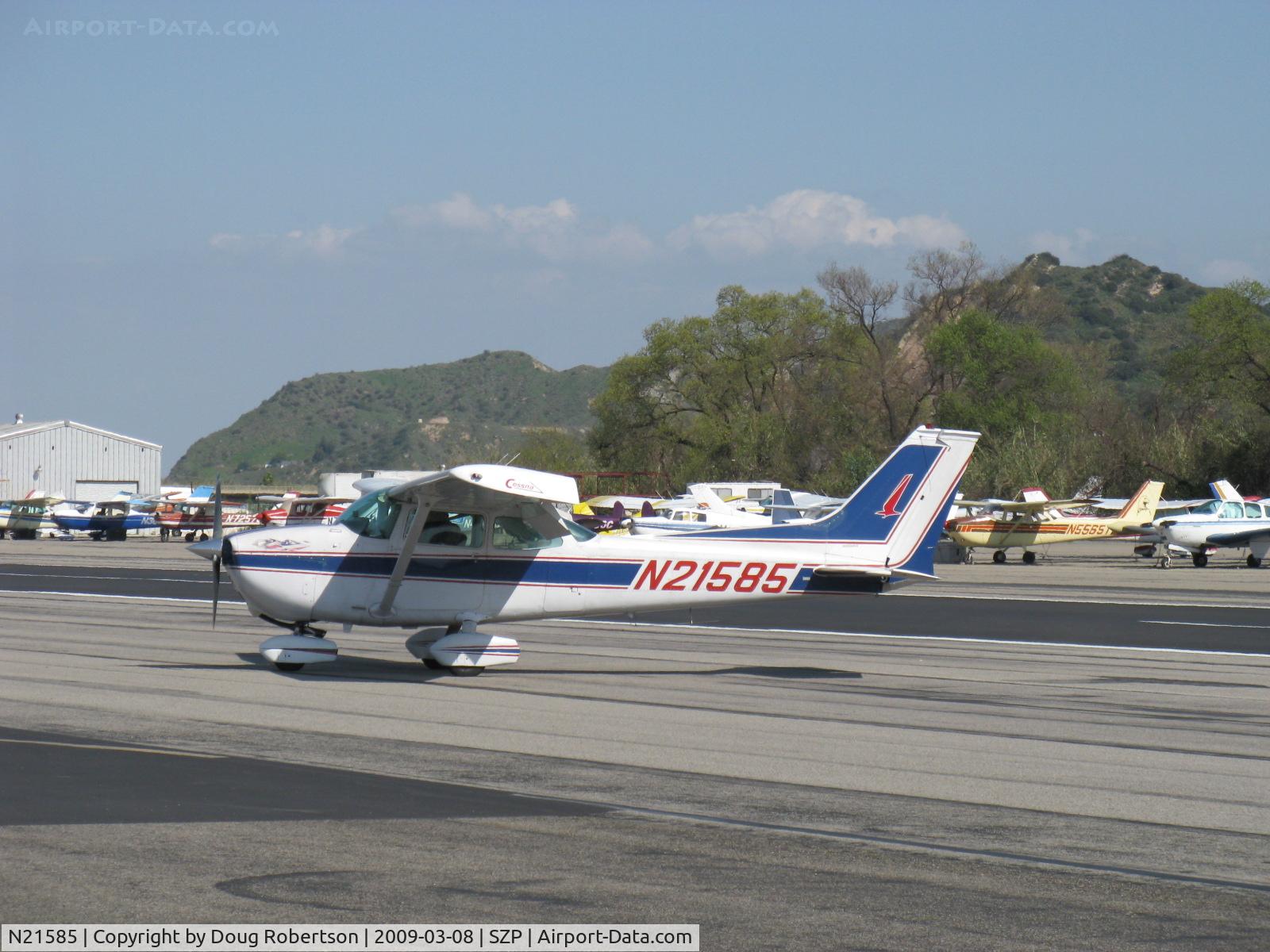 N21585, 1974 Cessna 172M C/N 17263978, 1974 Cessna 172M, Lycoming O-320-E2D 150 Hp, booster tips, taxi