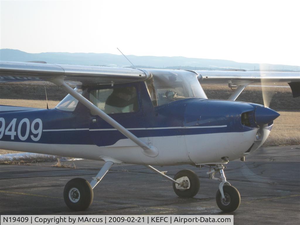 N19409, 1973 Cessna 150L C/N 15074404, On the ramp at KEFC reay to taxi
