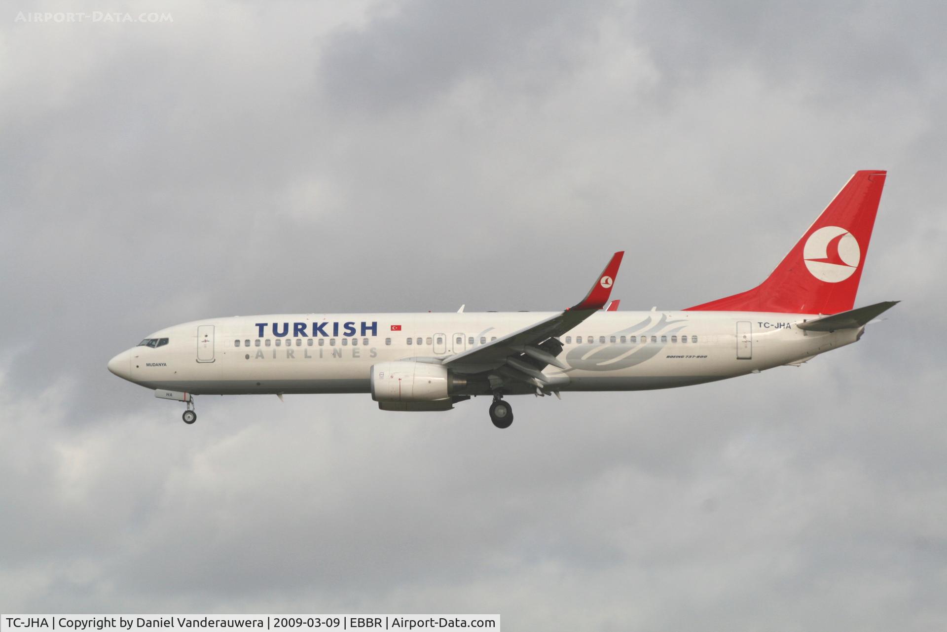 TC-JHA, 2008 Boeing 737-8F2 C/N 35740, arrival of flight TK1937 to rwy 25L