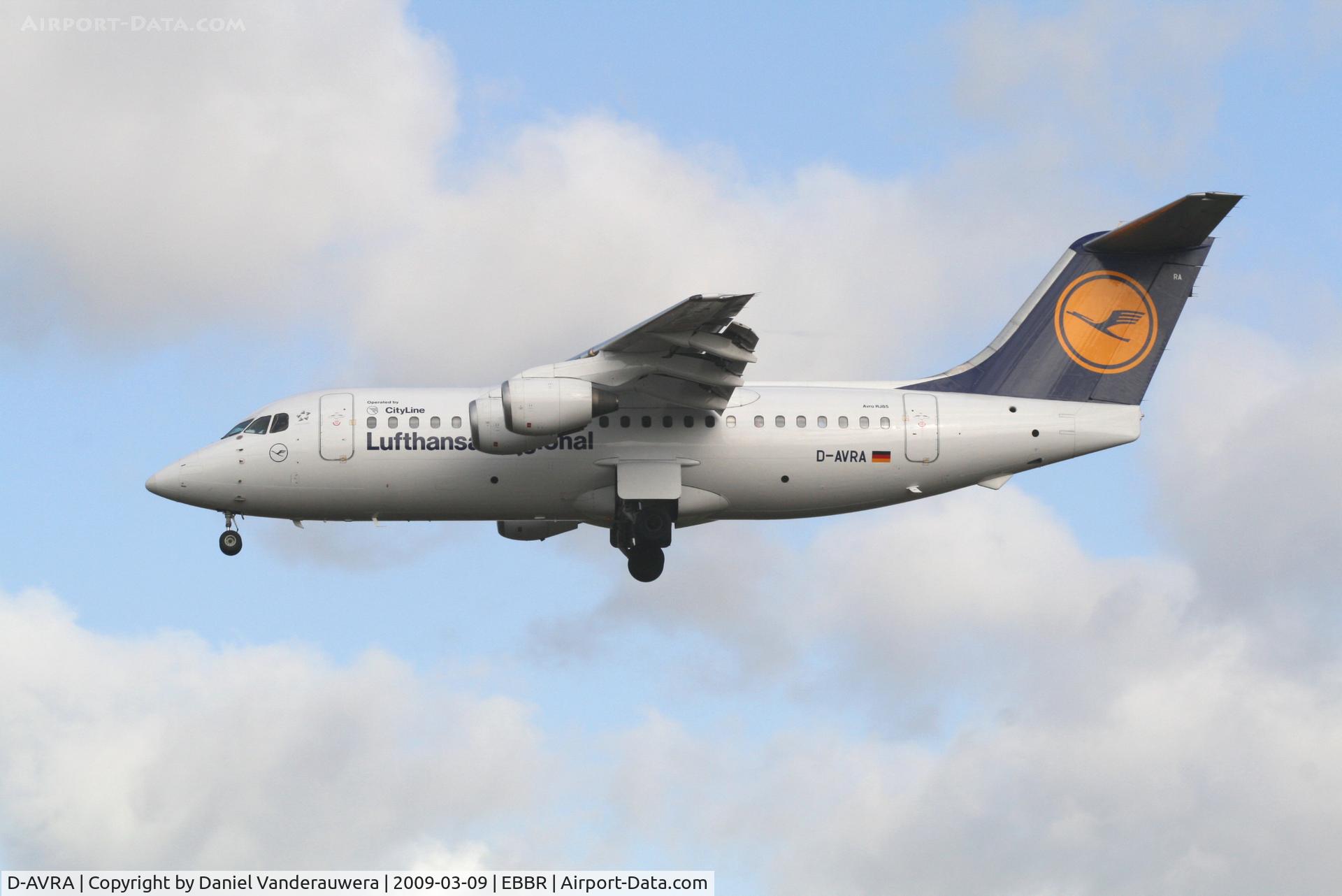 D-AVRA, 1994 British Aerospace Avro 146-RJ85 C/N E.2256, flight LH4607 is descending to rwy 25L