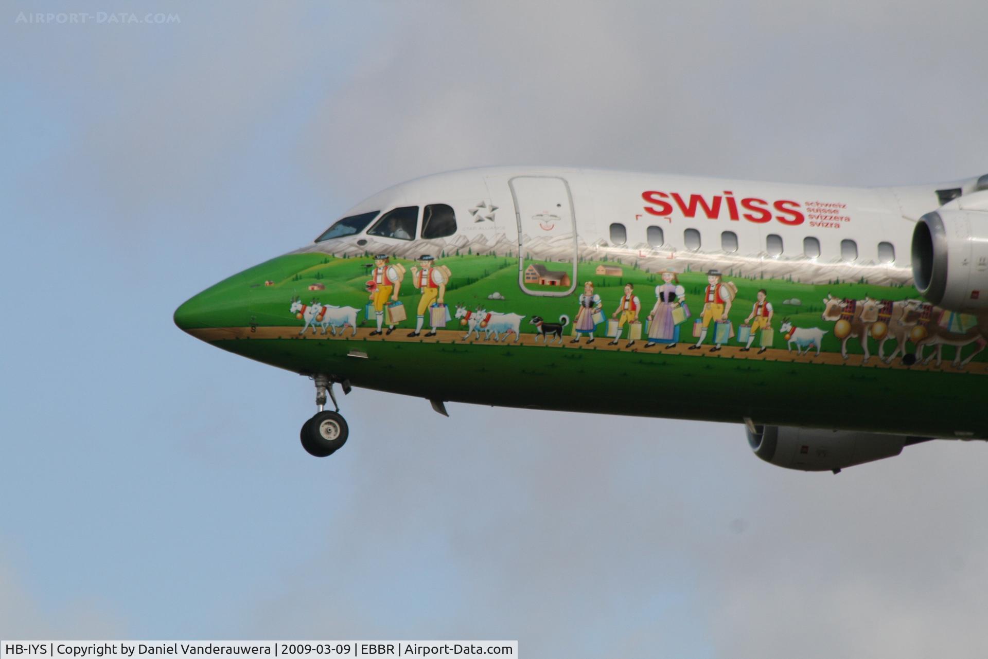HB-IYS, 2001 British Aerospace Avro 146-RJ100 C/N E3381, flight LX778 is descending to rwy 25L