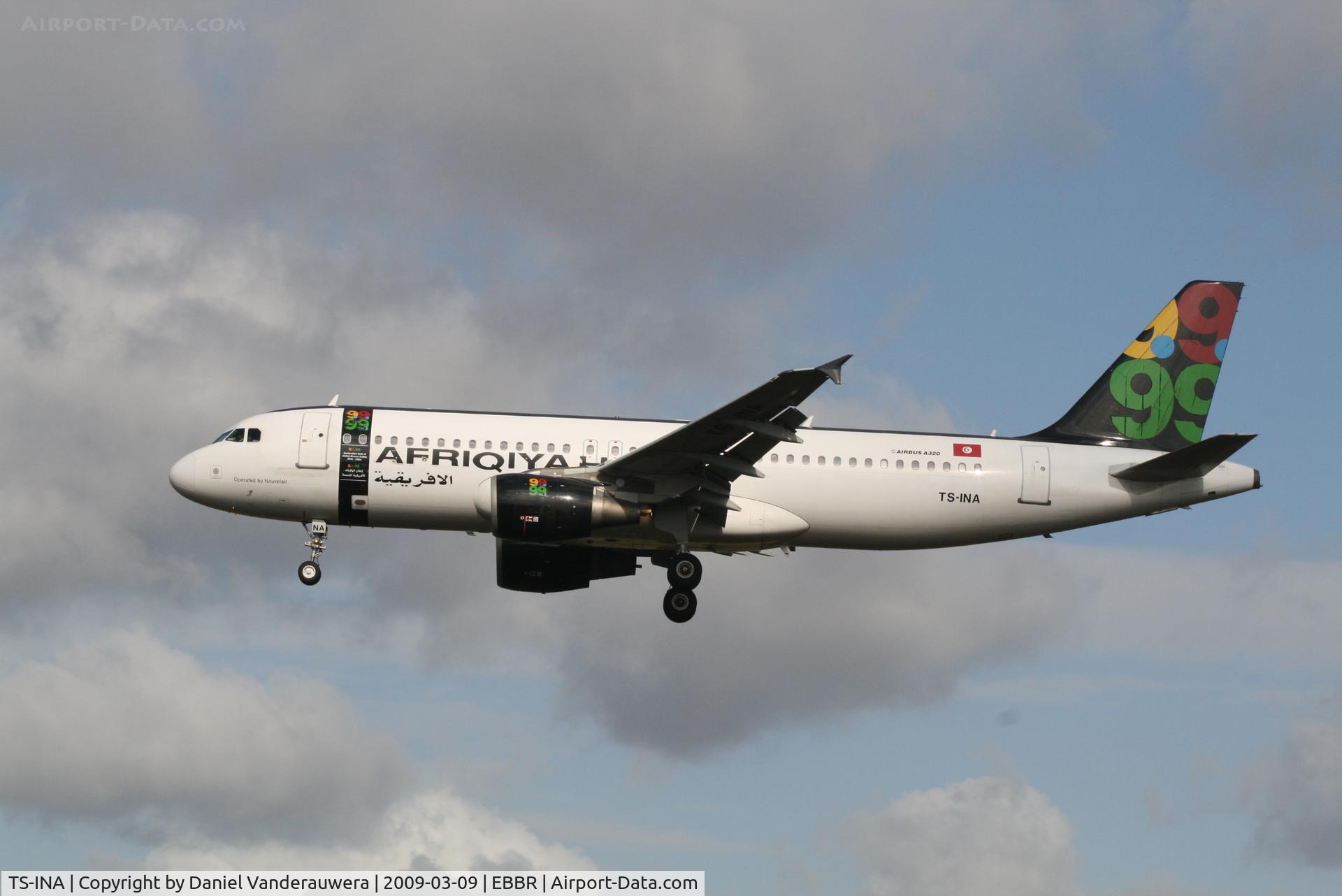 TS-INA, 1999 Airbus A320-214 C/N 1121, arrival of flight 8U924 to rwy 25L