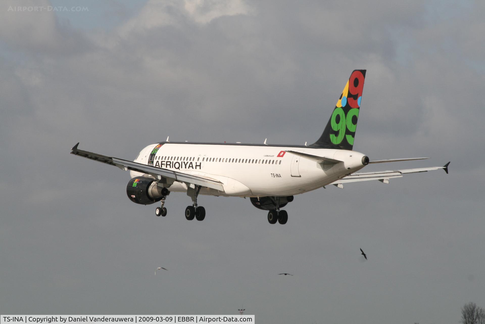 TS-INA, 1999 Airbus A320-214 C/N 1121, several seconds before landing on rwy 25L