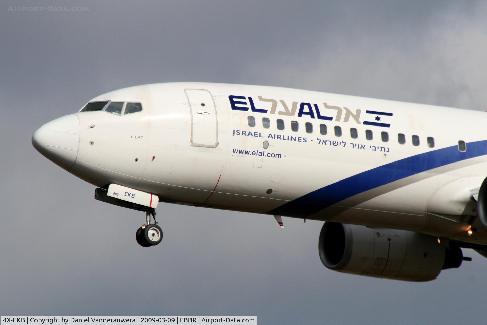 4X-EKB, 1999 Boeing 737-858 C/N 29958, arrival of flight LY331 to rwy 25L - addition of internet address