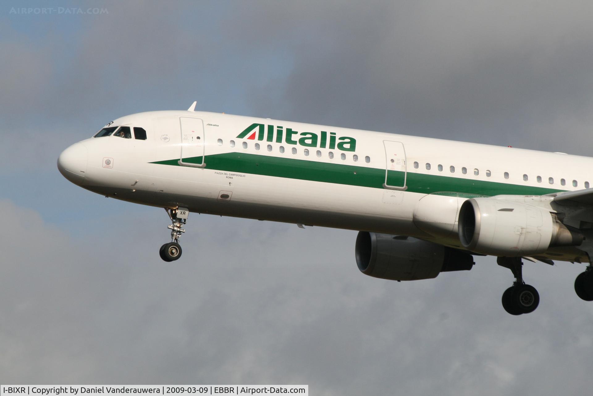 I-BIXR, 1997 Airbus A321-112 C/N 593, arrival of flight AZ156 to rwy 25L