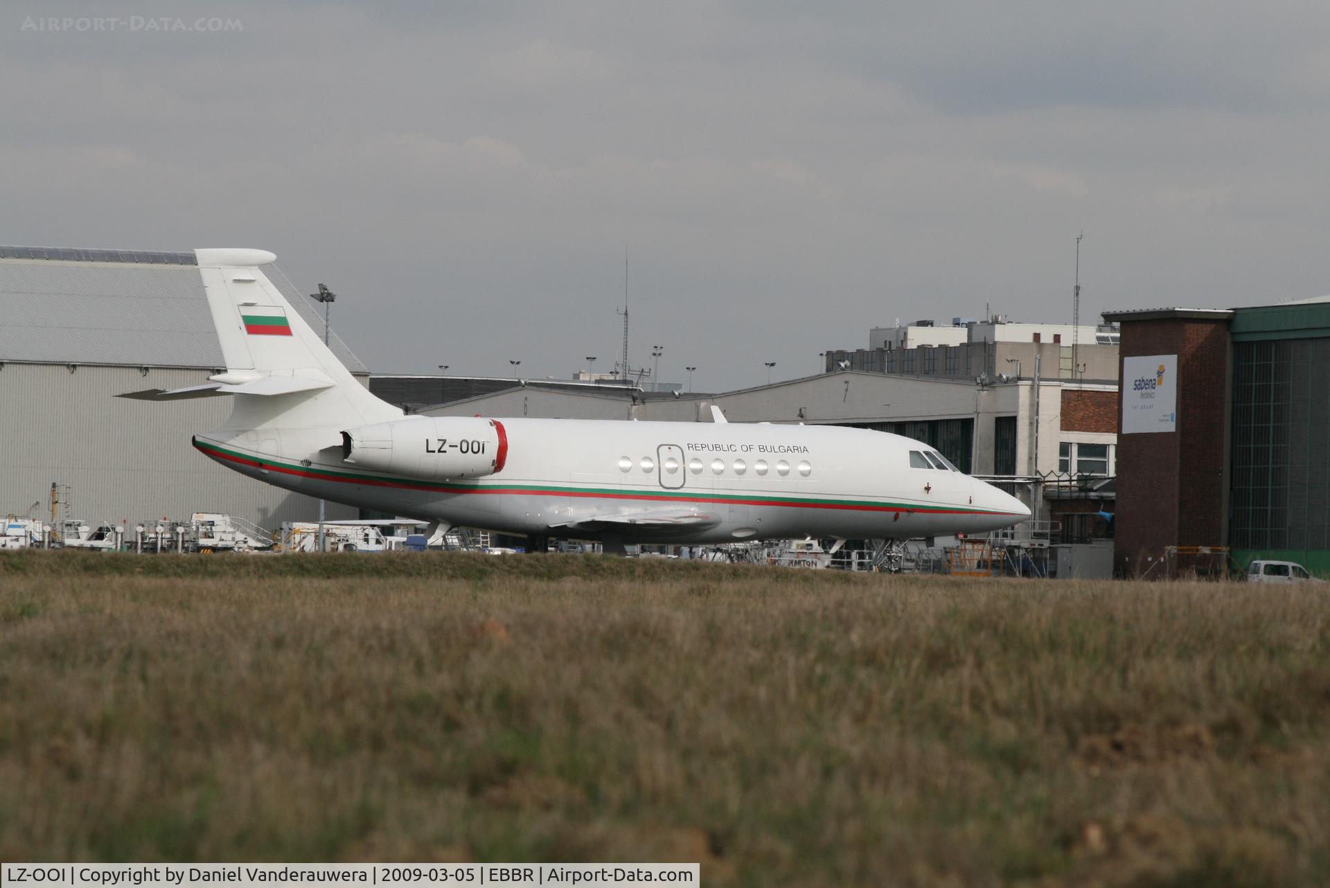 LZ-OOI, 2000 Dassault Falcon 2000 C/N 123, Parked on apron