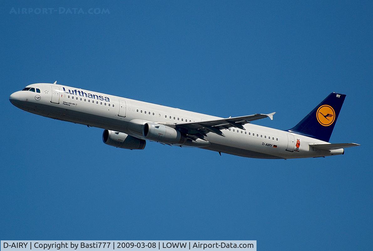 D-AIRY, 1998 Airbus A321-131 C/N 0901, Here comes the mouse;-)