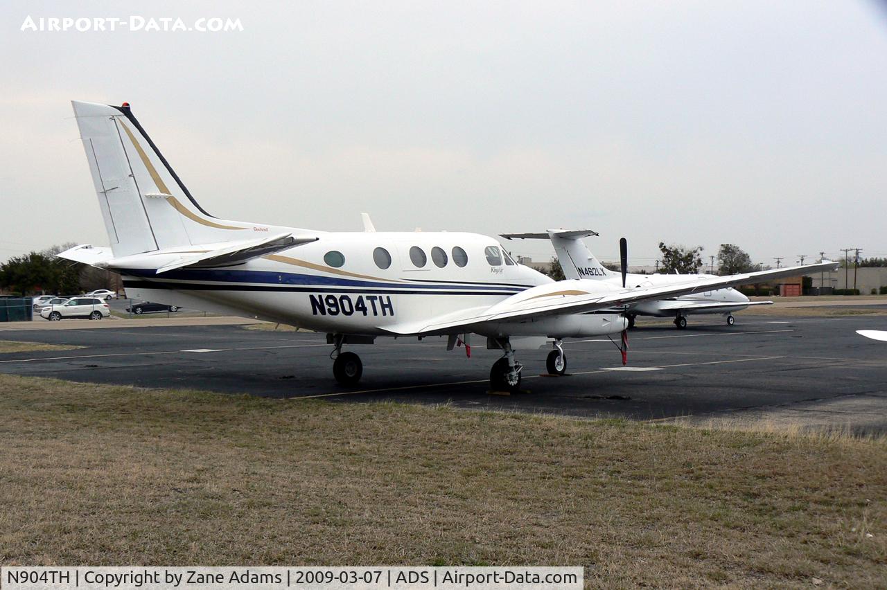 N904TH, Raytheon Aircraft Company C90A C/N LJ-1680, At Dallas Addison