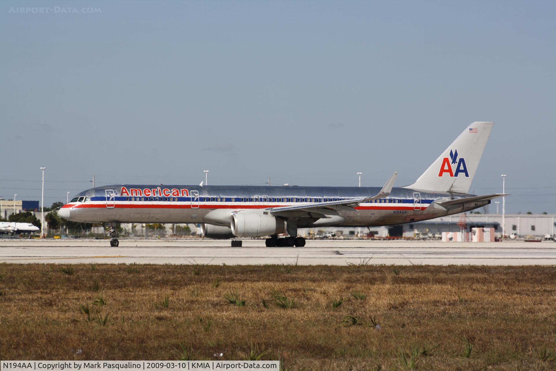 N194AA, 2001 Boeing 757-223 C/N 32388, Boeing 757-200