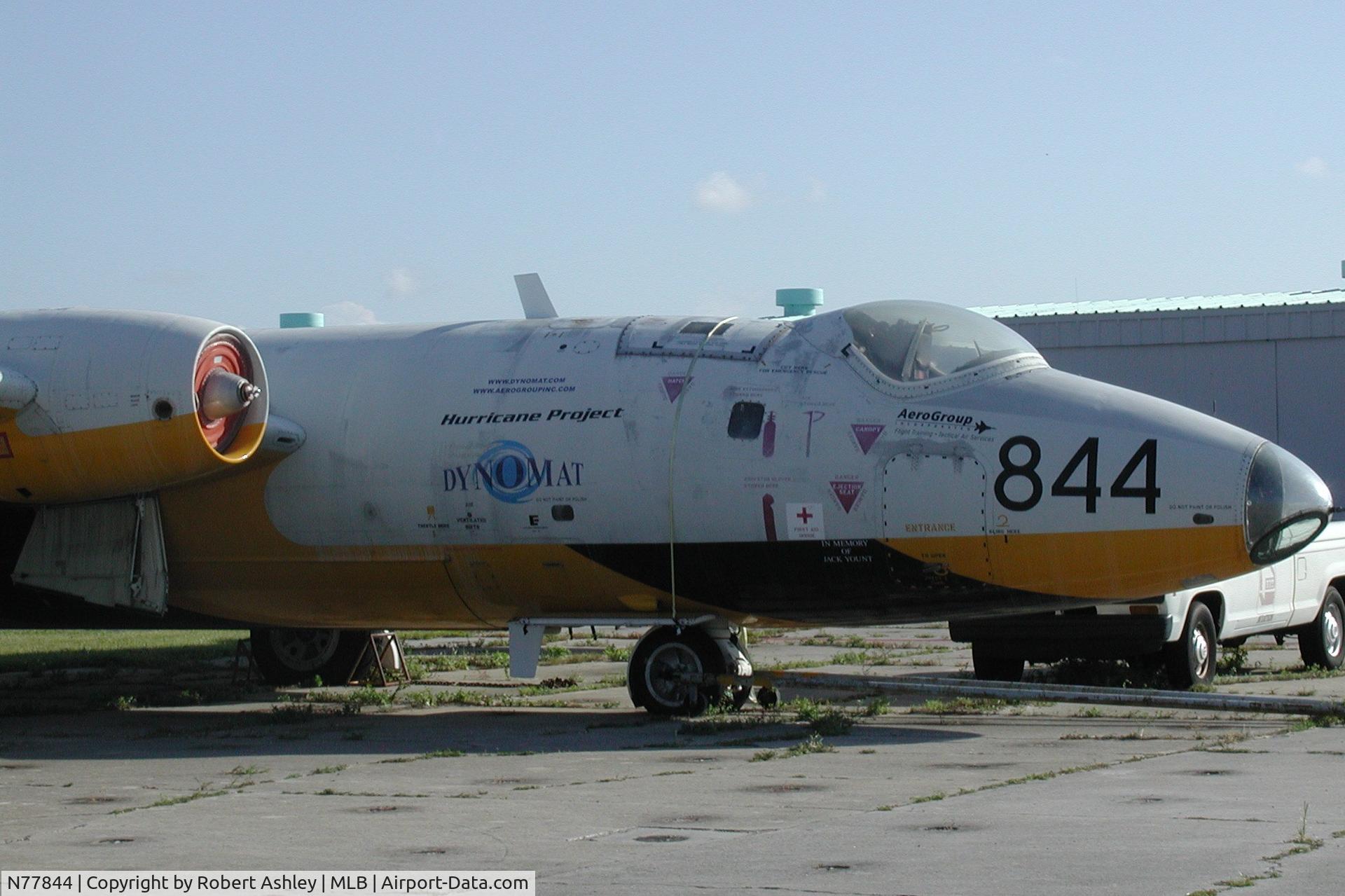 N77844, 1953 English Electric Canberra TT.18 C/N HP/HI/161B, Nose of aircraft