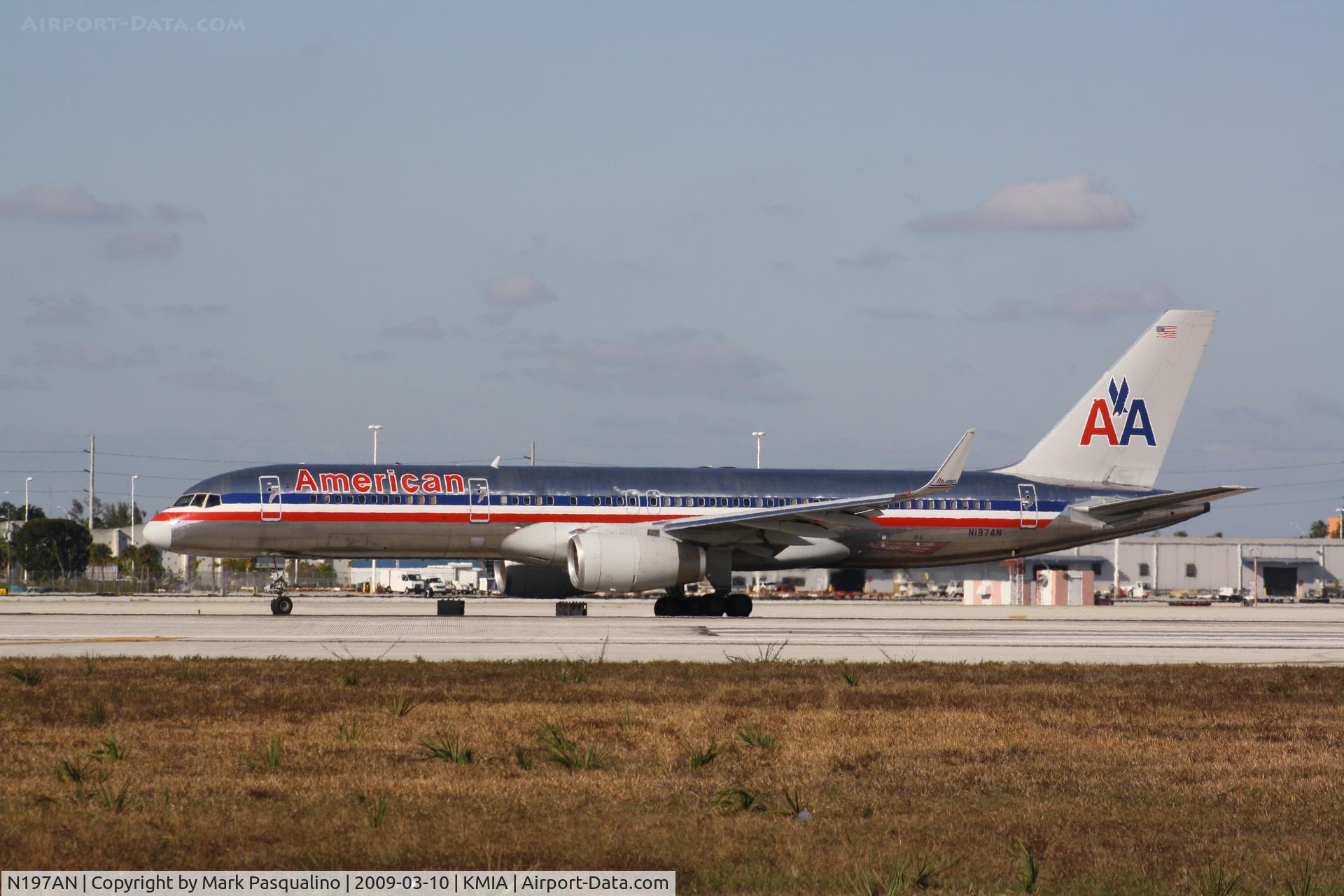 N197AN, 2001 Boeing 757-223 C/N 32391/988, Boeing 757-200