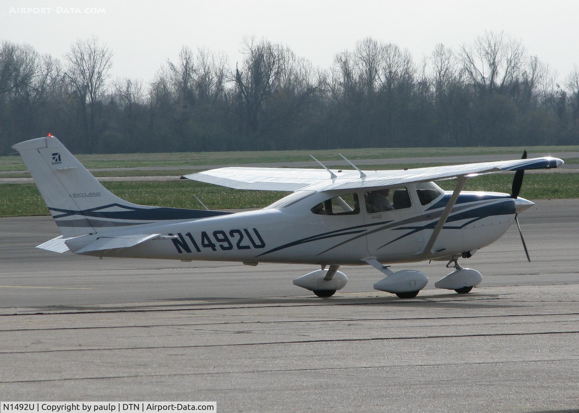 N1492U, 2007 Cessna 182T Skylane C/N 18281962, Parked at the Shreveport Downtown airport.