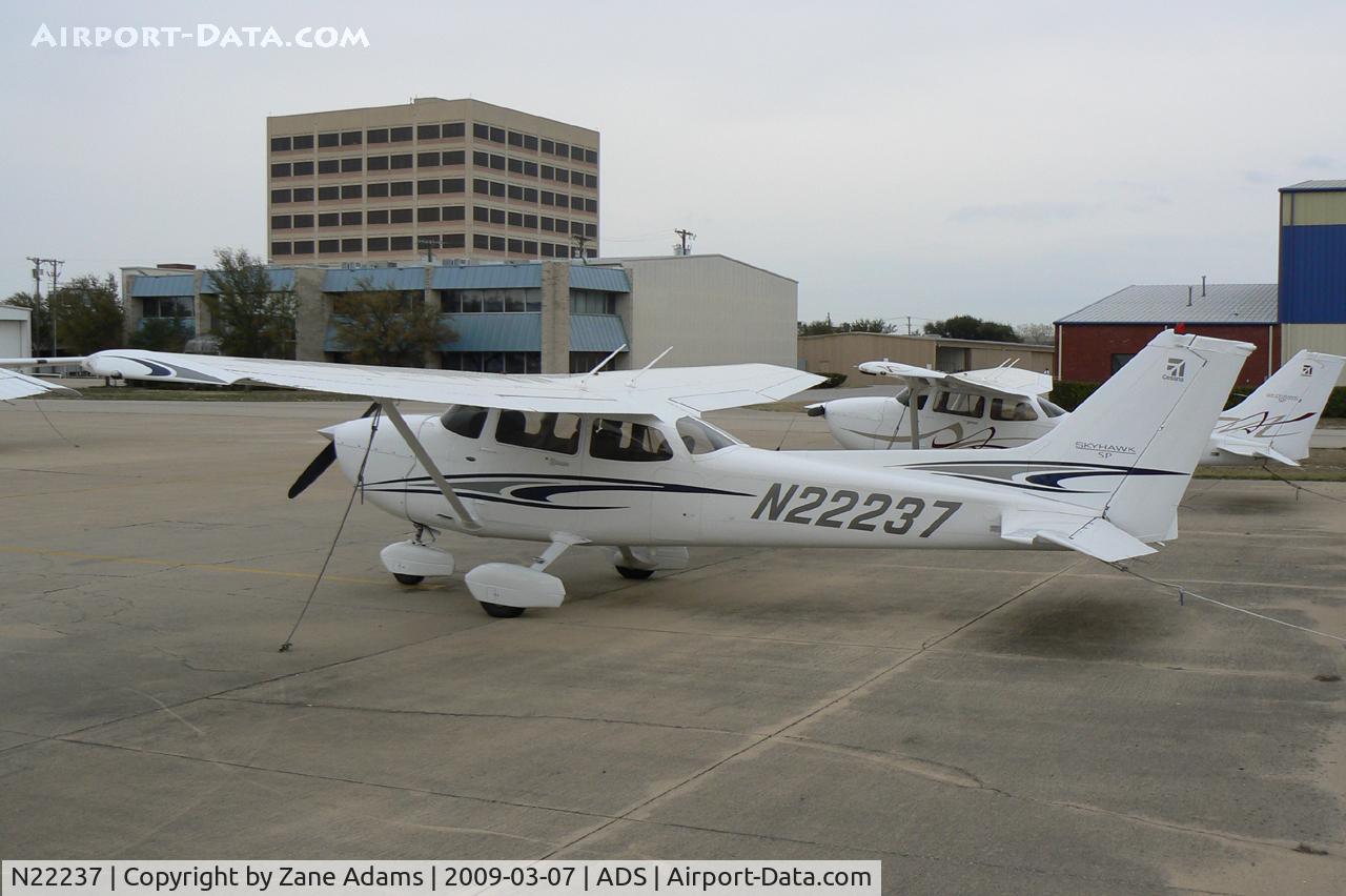 N22237, 2005 Cessna 172S C/N 172S10025, At Dallas Addison