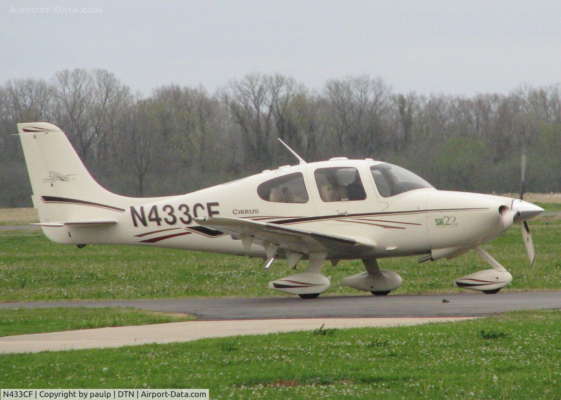 N433CF, 2003 Cirrus SR22 C/N 0710, Holding short of runway 05 waiting to take off from the Shreveport Downtown airport.