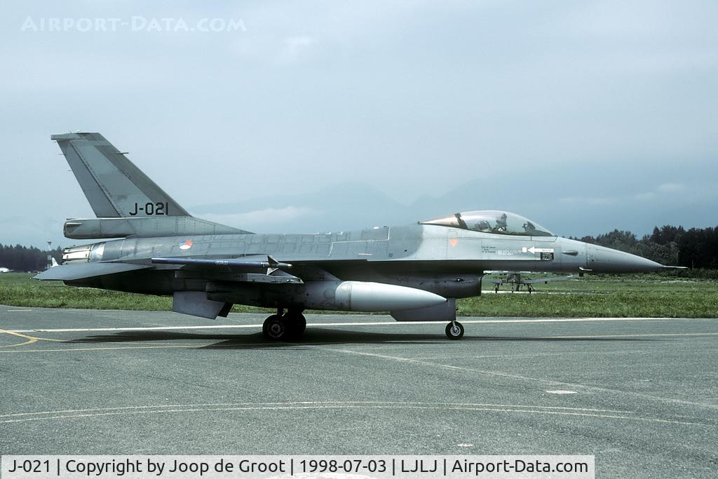 J-021, 1989 Fokker F-16AM Fighting Falcon C/N 6D-177, For the Celje air show this Dutch F-16 arrived at Ljubljana. As it was based in Italy for the Balkan crisis it was to flown back at any notice. So the demo was flown with fuel tanks fitted.