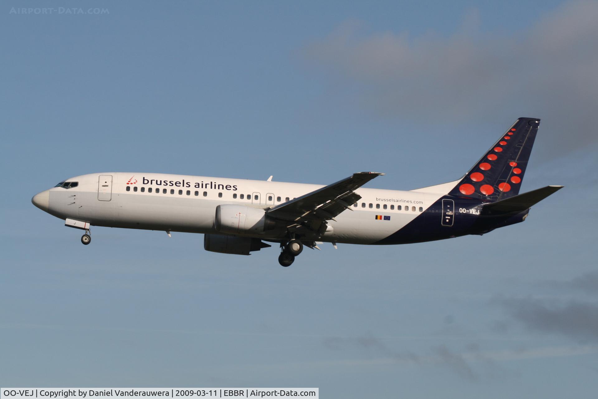 OO-VEJ, 1989 Boeing 737-405 C/N 24271, arrival of flight SN2310 to rwy 25L