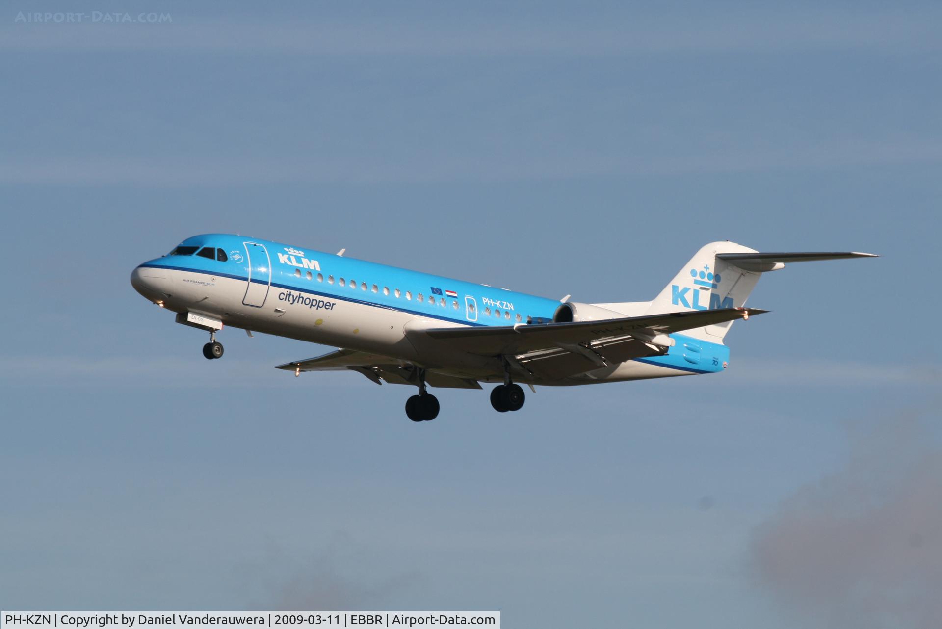 PH-KZN, 1995 Fokker 70 (F-28-0070) C/N 11553, arrival of flight KL1723 to rwy 25L