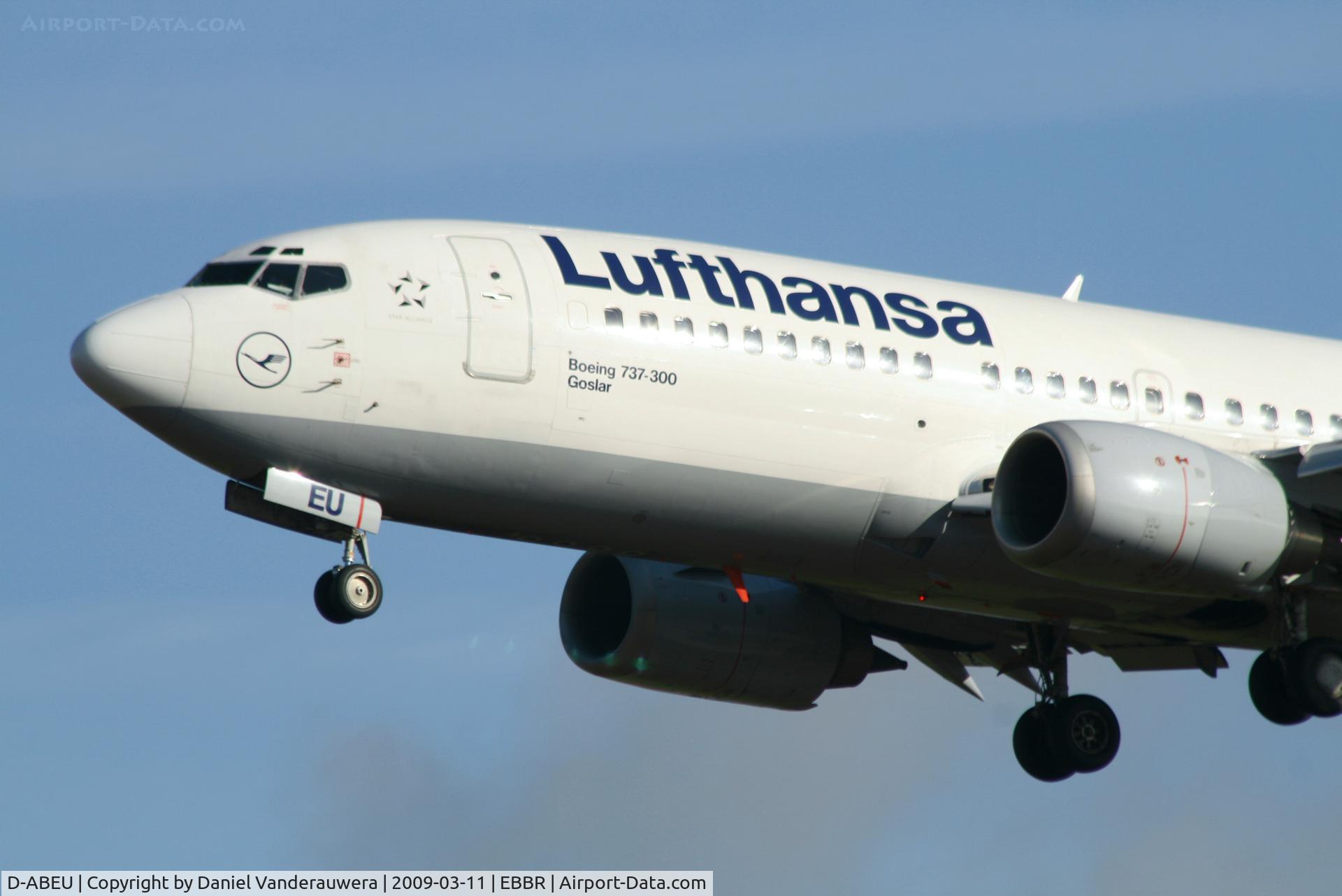 D-ABEU, 1995 Boeing 737-330 C/N 27904, arrival of flight LH4572 to rwy 25L
