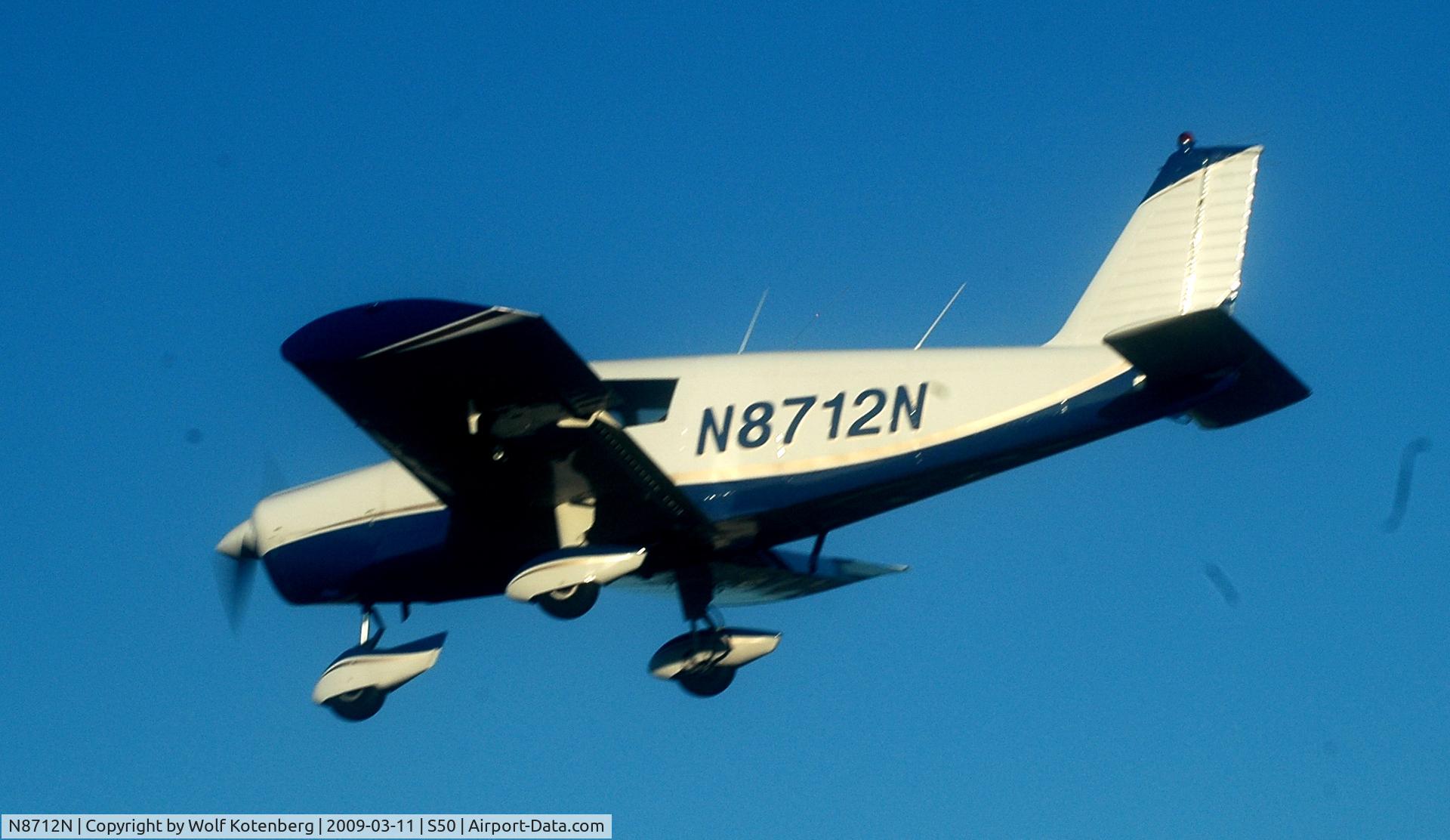 N8712N, 1969 Piper PA-28-140 C/N 28-25612, on final